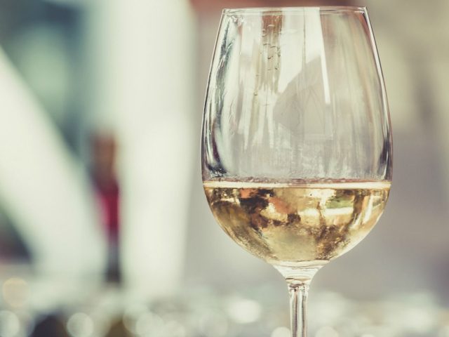 Calice Vino Bianco Pietrenerebeach